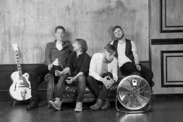 Radio Plush �������� �������� �� �������������� LP